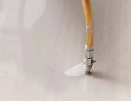 泌阳瓷砖空鼓维修公司专业解答在瓷砖铺贴过程中，如果使用的砂料过粗（如全部使用了粗砂），可能会导致以下问题