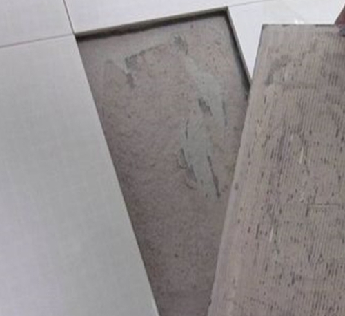 泌阳瓷砖空鼓维修公司分享瓷砖铺贴时如果打浆（即涂抹在瓷砖背面和基层上的砂浆或瓷砖胶）过少，会带来以下问题